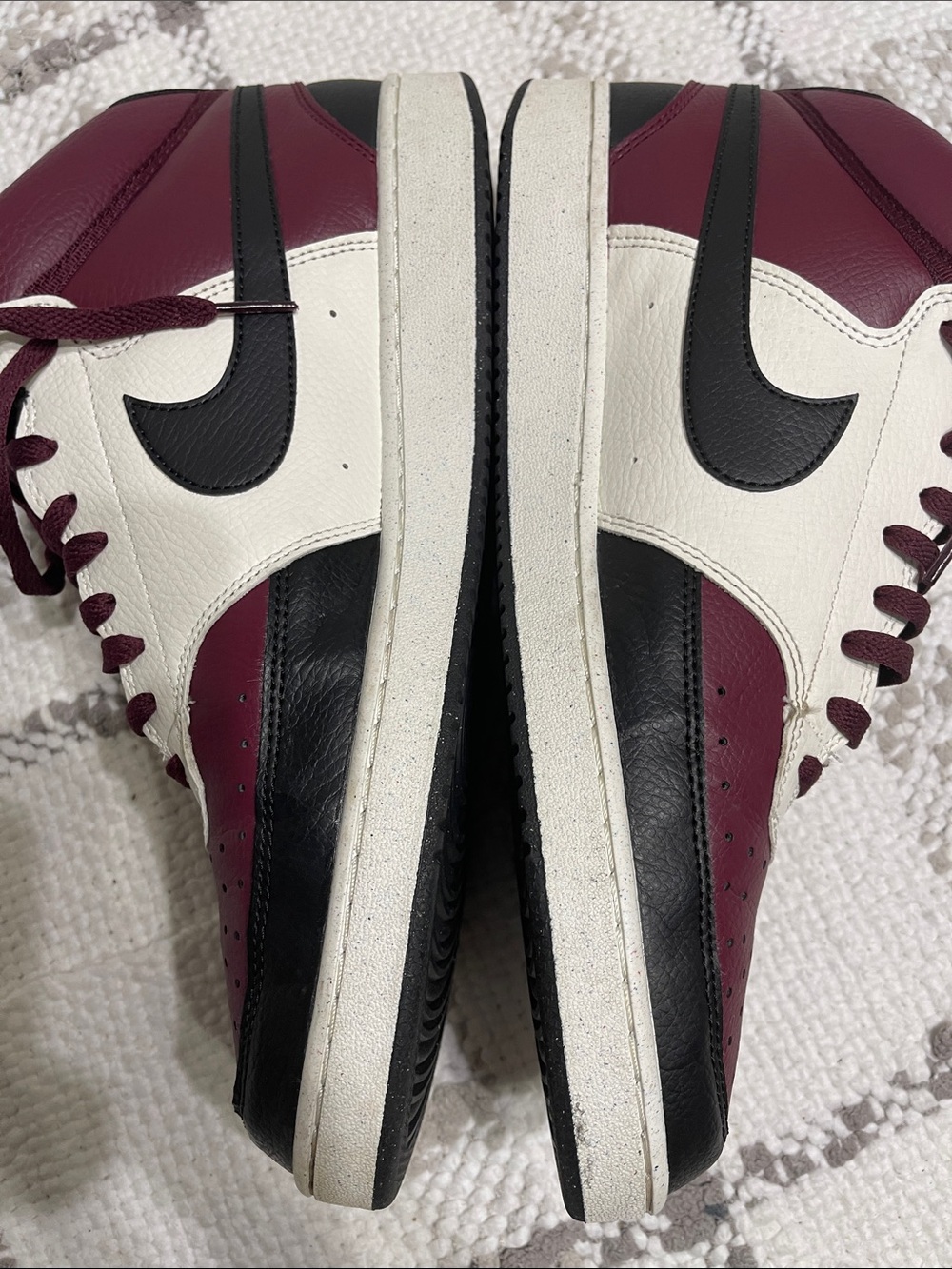 Nike Air Jordan 1 Mid - Picture 3 of 5